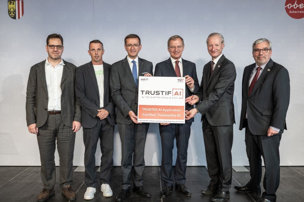 From left to right: Dipl.-Ing. Dr. Bernhard Nessler (Research Manager Deep Learning and Certification SCCH), Dipl.-Umweltwiss. Mag. Markus Manz (CEO Software Competence Center Hagenberg (SCCH)), Economic Affairs and Research Provincial Councillor  Markus Achleitner, Governor of Upper Austria Mag. Thomas Stelzer, DI Dr. Stefan Haas (CEO TÜV AUSTRIA) and Dipl.-Ök. Thomas Doms (Managing Director TRUSTIFAI) (c) Upper Austria / Peter Mayr